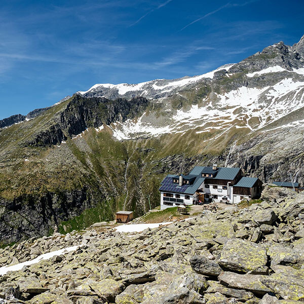 Die Plauenerhütte, ein attraktives Ziel für Wanderungen in Tirol