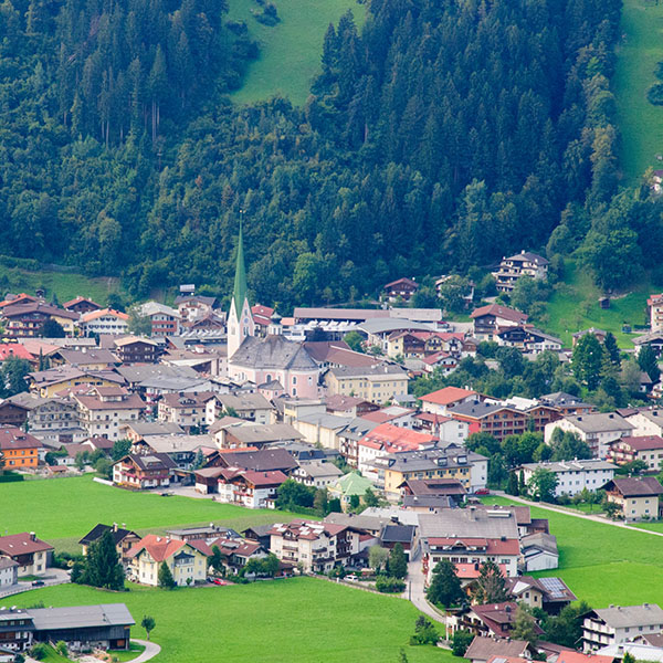 Die Stadt Mayhrhofen lädt zum EInkaufen ein